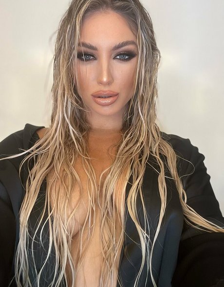 Kayley Gunner erotic star pics