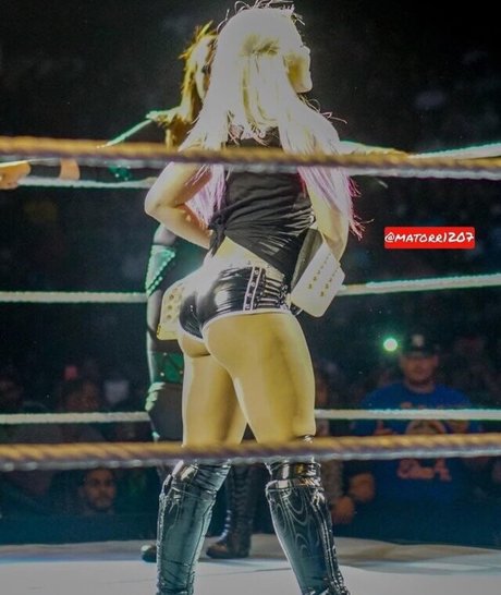 Alexa Bliss star erotic pics