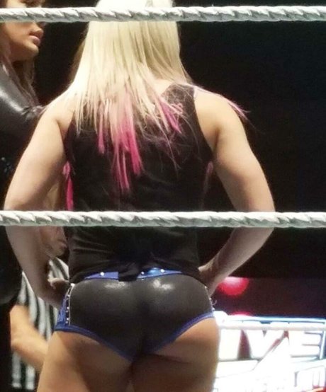 Alexa Bliss star perfect photo