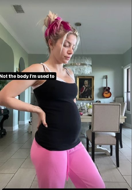 Alexa Bliss model adult pic