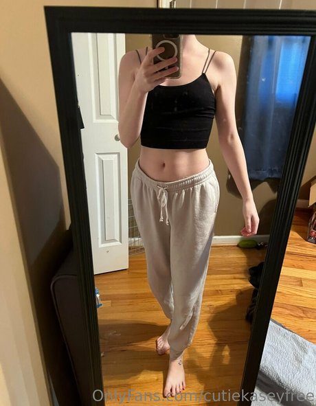 cutiekaseyfree naked star pic