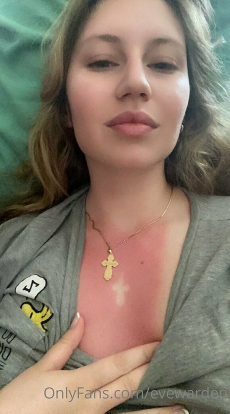 evewarden nudes star photo