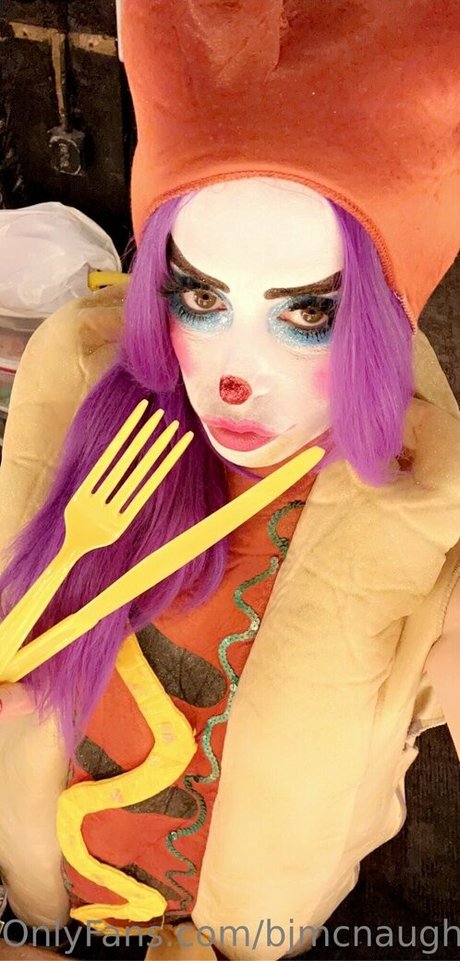 bjmcnaughty naked model img