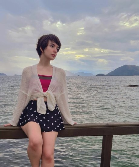 Faye Tan model hd img