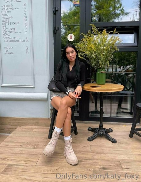 luxury lady porn model img