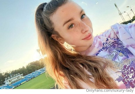 luxury lady model exclusive img