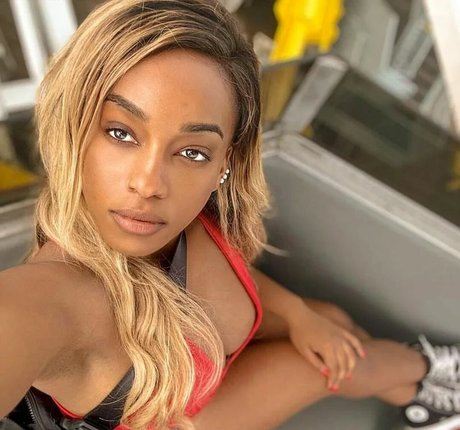 Lily Starfire star pic