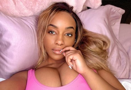 Lily Starfire nudes actress img