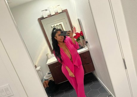 tiny onlyfans beautiful images