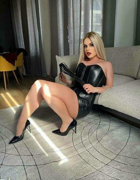 cesca uncencored sexy actress image