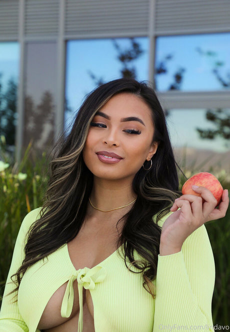 lindavo star nude picture