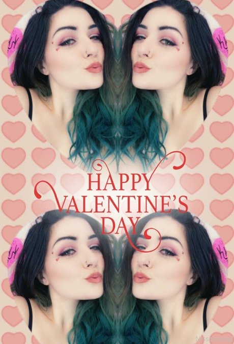 lesbian kissing onlyfans beautiful nude gallery