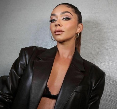 Sarah Hyland erotic pornstar pictures