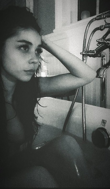 Sarah Hyland pornstar perfect photos