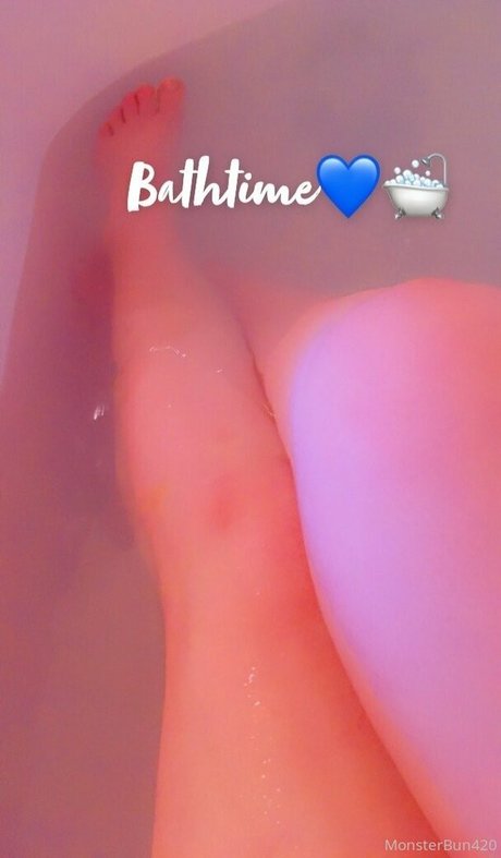 lesbian kissing onlyfans exclusive pics