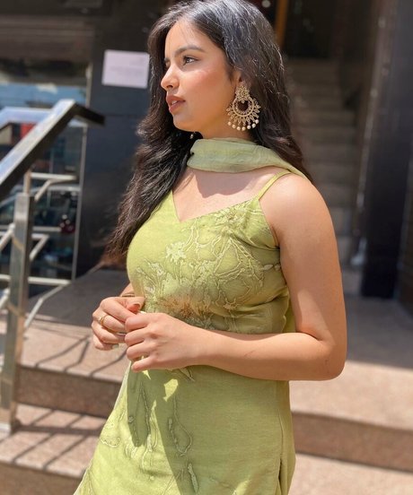 Aarushi Abrol star sexy gallery