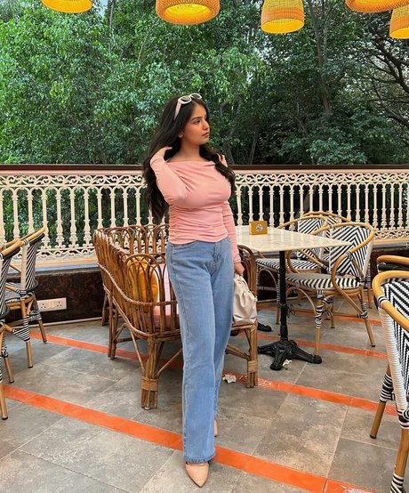 Aarushi Abrol pretty actress pic