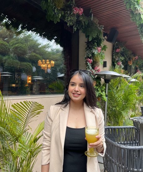 Aarushi Abrol nice pornstar pictures