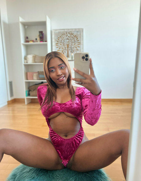 Boni anp naked model pictures