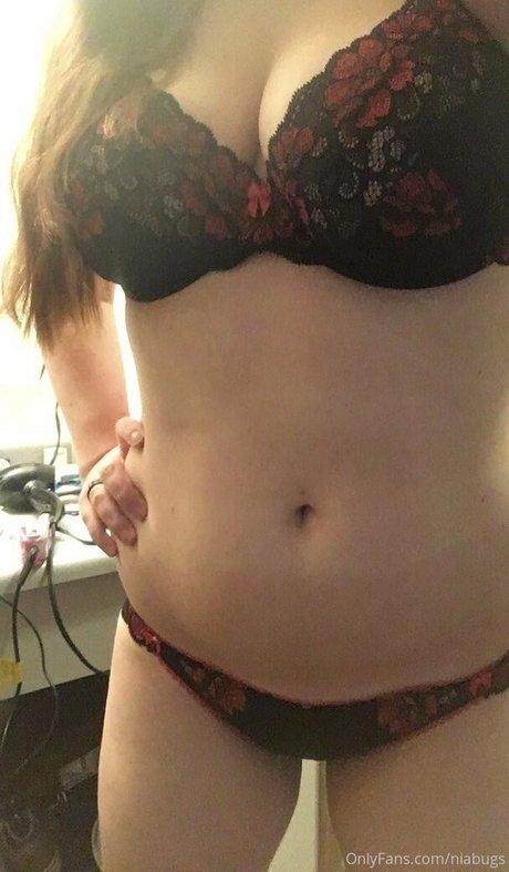 niabugs pornographic actress img