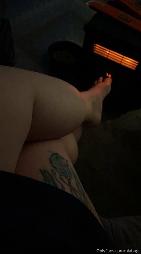 niabugs nudes actress pics