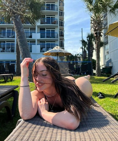 delaneyshort hot star img