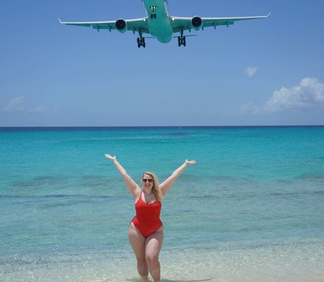 Sophie Turner free actress pictures