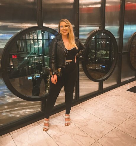 Sophie Turner pornstar adult img