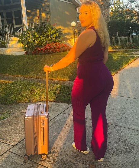 Sophie Turner xxx actress img