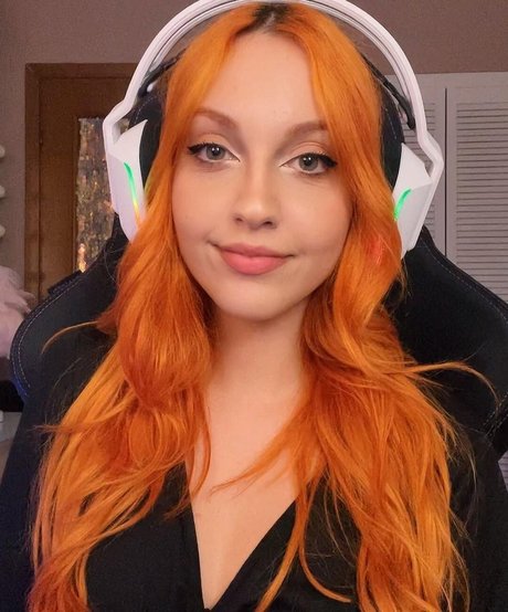 Mona Schon best actress images