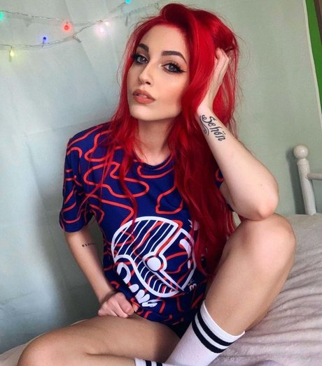 Mona Schon exclusive model image