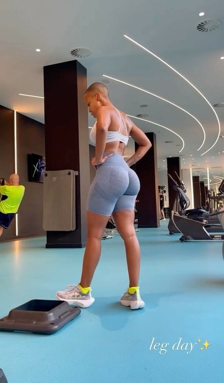 Noemilk pornstar nude img