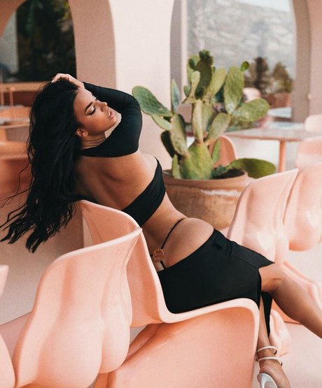 Ivana Knoll erotic actress pics