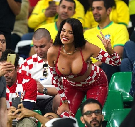 Ivana Knoll pornstar art pictures