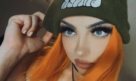 GiGi Dolan model perfect pictures