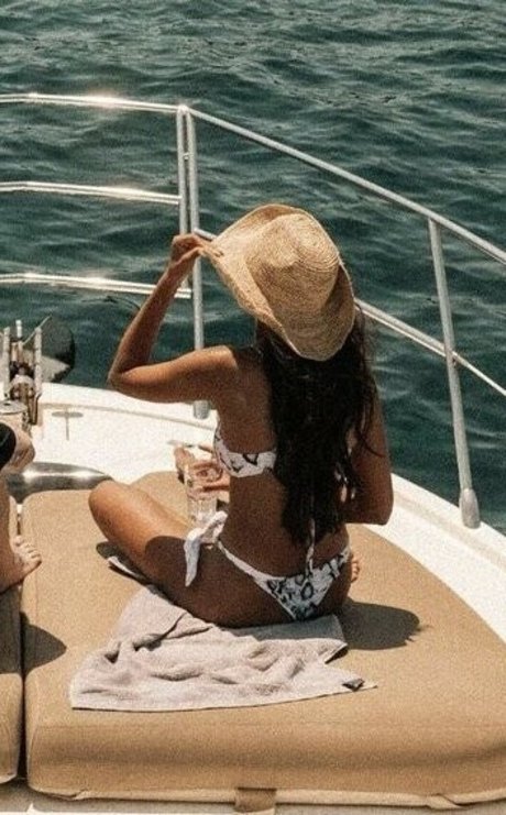 Ella Balinska hot actress picture