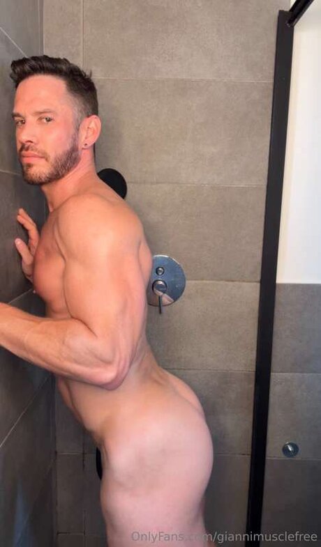 Giannimusclefree naked pornstar pic