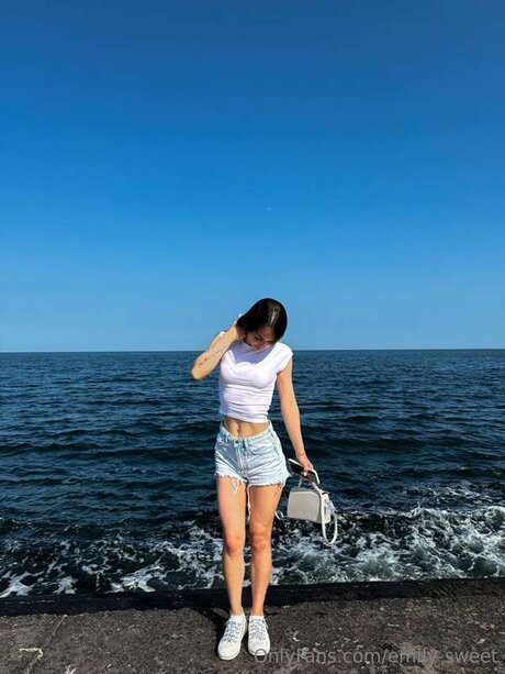 Emily Sweet star nude pics