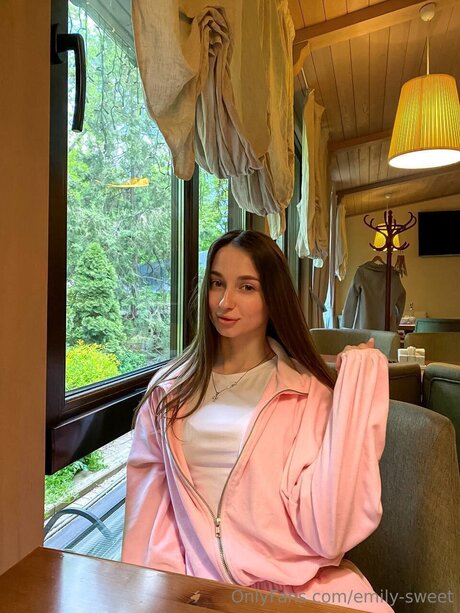 Emily Sweet pornstar sexy pics