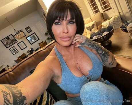 Clubshayfox pornographic model picture