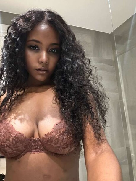 Belleafterdark erotic model pic