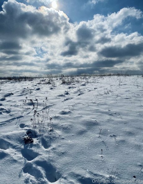 queen rita model naked img