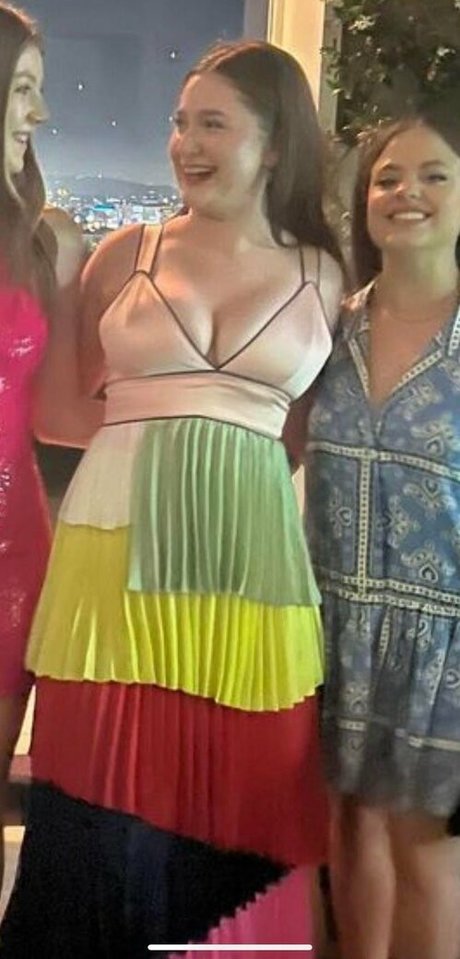 Emma Kenney Quick model image