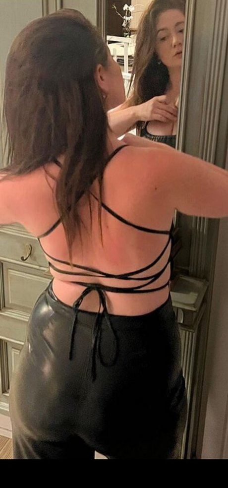 Emma Kenney porn actress img