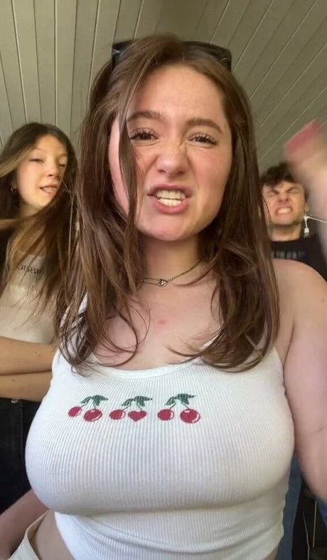 Emma Kenney hd star archive