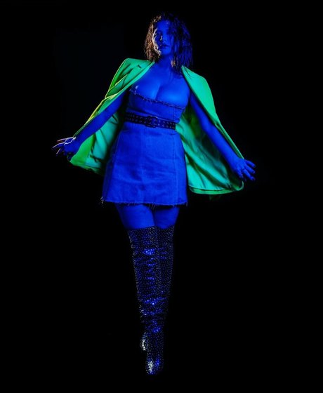 Emma Kenney top model images