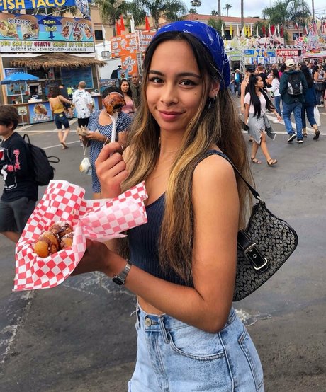 Buhnny nude actress archive