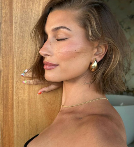Hailey Baldwin Bieber beautiful actress pictures