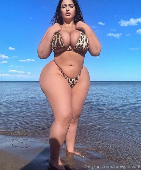 curvygirlteam high quality model image