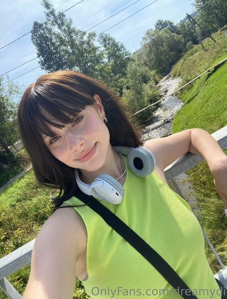 Dreamydi erotic pornstar pictures